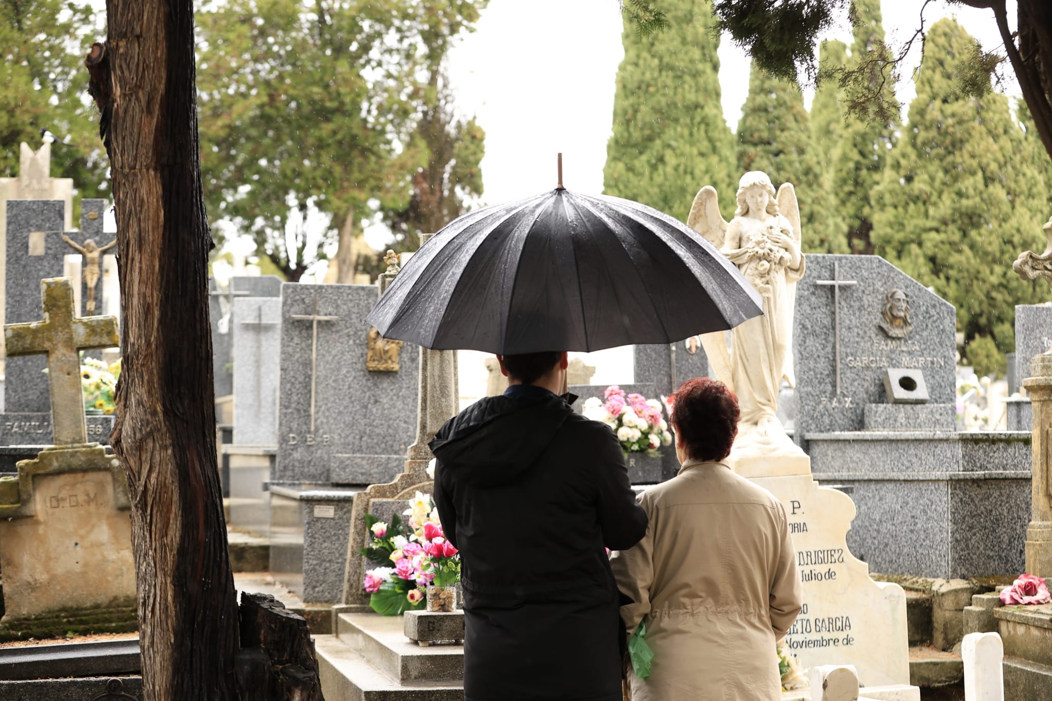El día de Todos los Santos se celebra bajo el paraguas en Salamanca