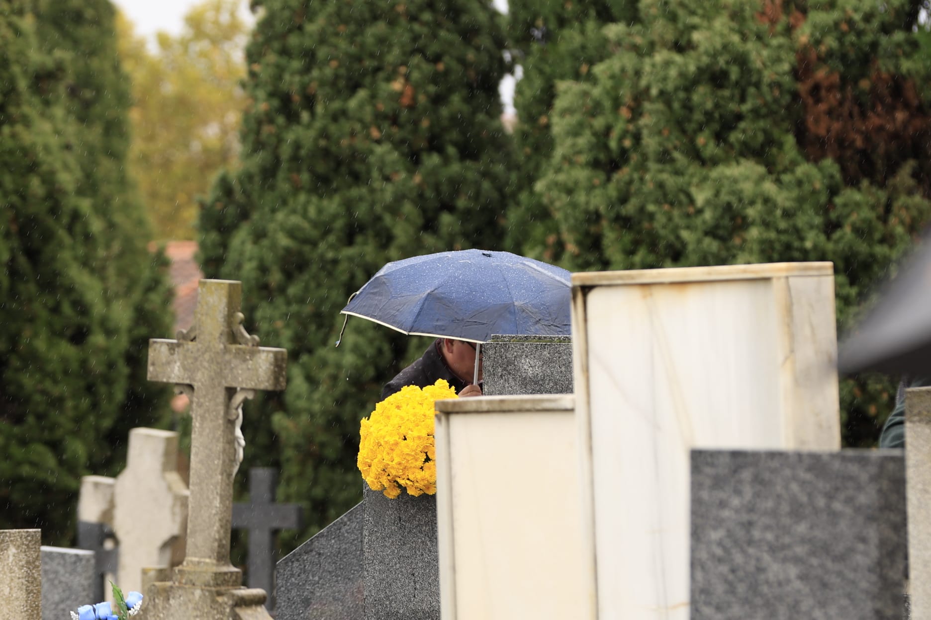El día de Todos los Santos se celebra bajo el paraguas en Salamanca