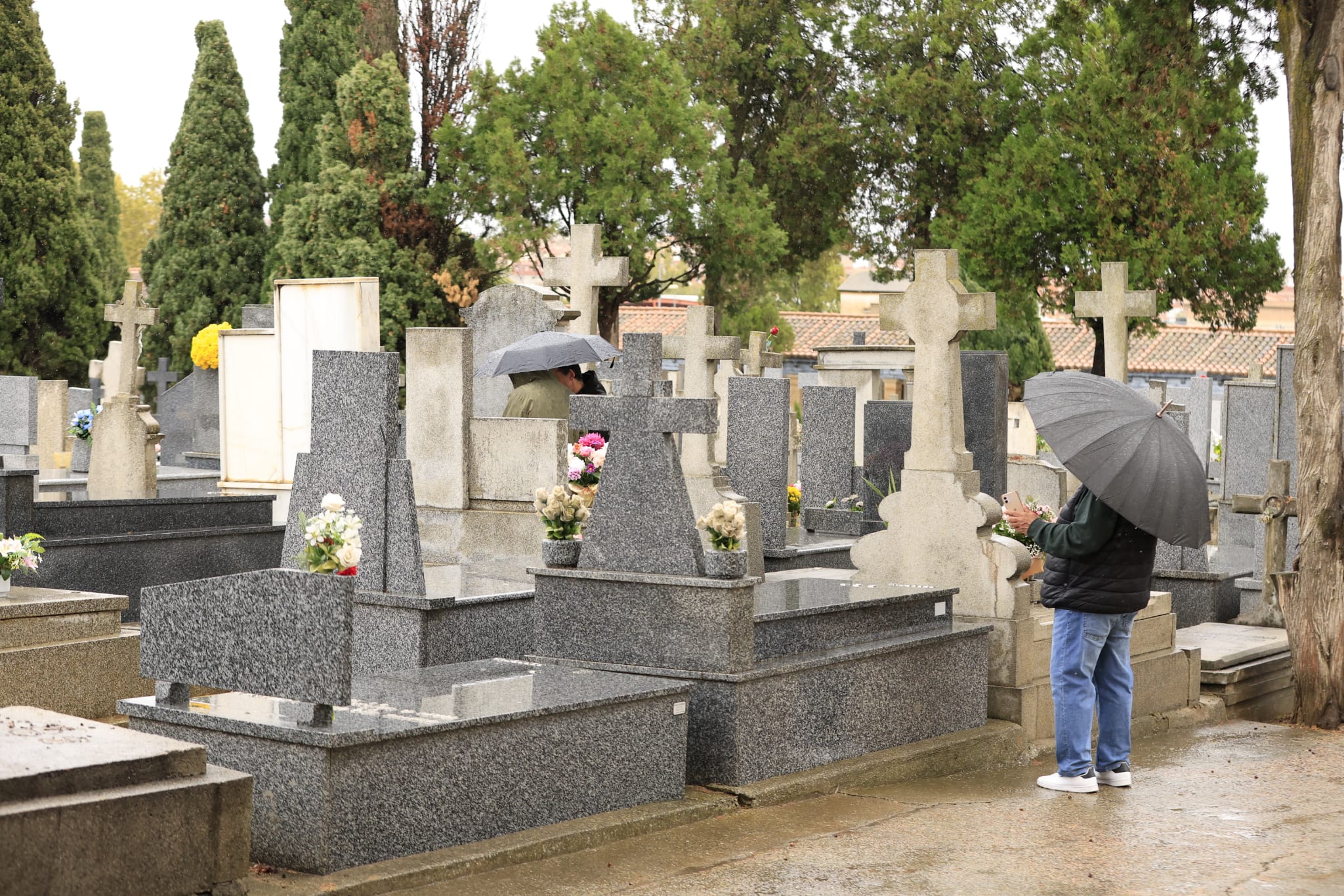 El día de Todos los Santos se celebra bajo el paraguas en Salamanca