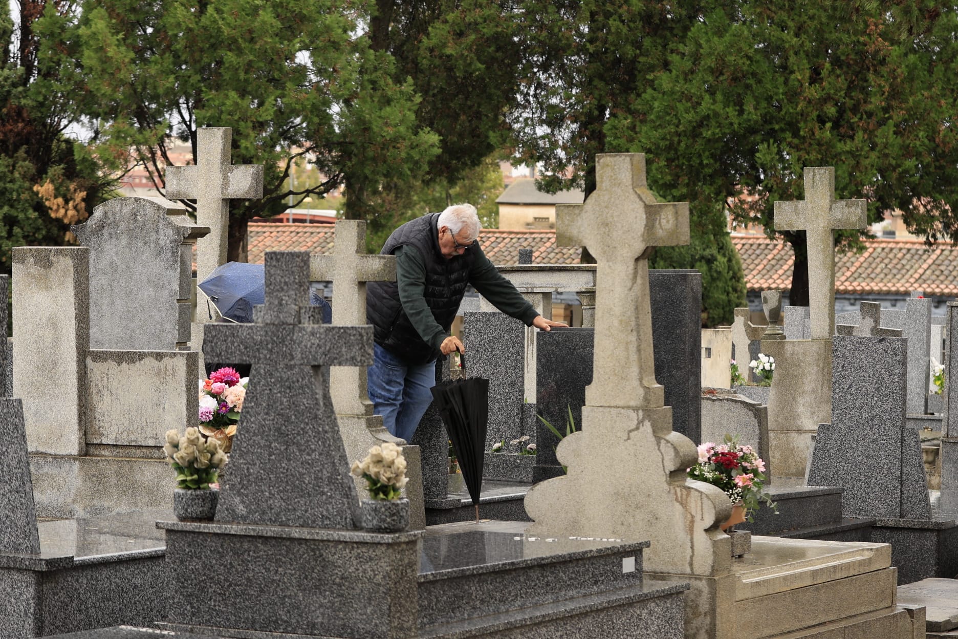 El día de Todos los Santos se celebra bajo el paraguas en Salamanca
