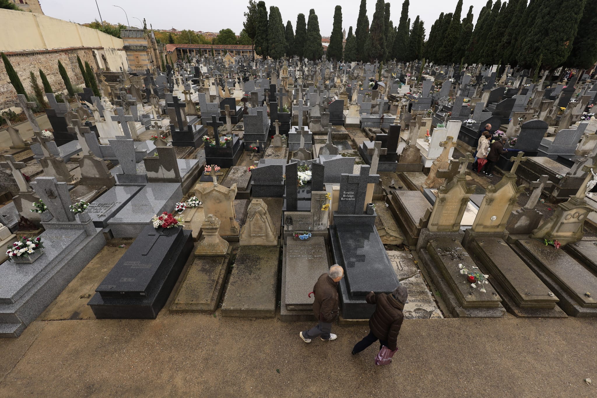 El día de Todos los Santos se celebra bajo el paraguas en Salamanca