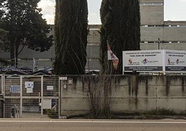 Acceso principal del edificio del Estado.