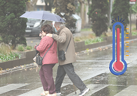Dos personas se cubren bajo el paraguas ante la lluvia