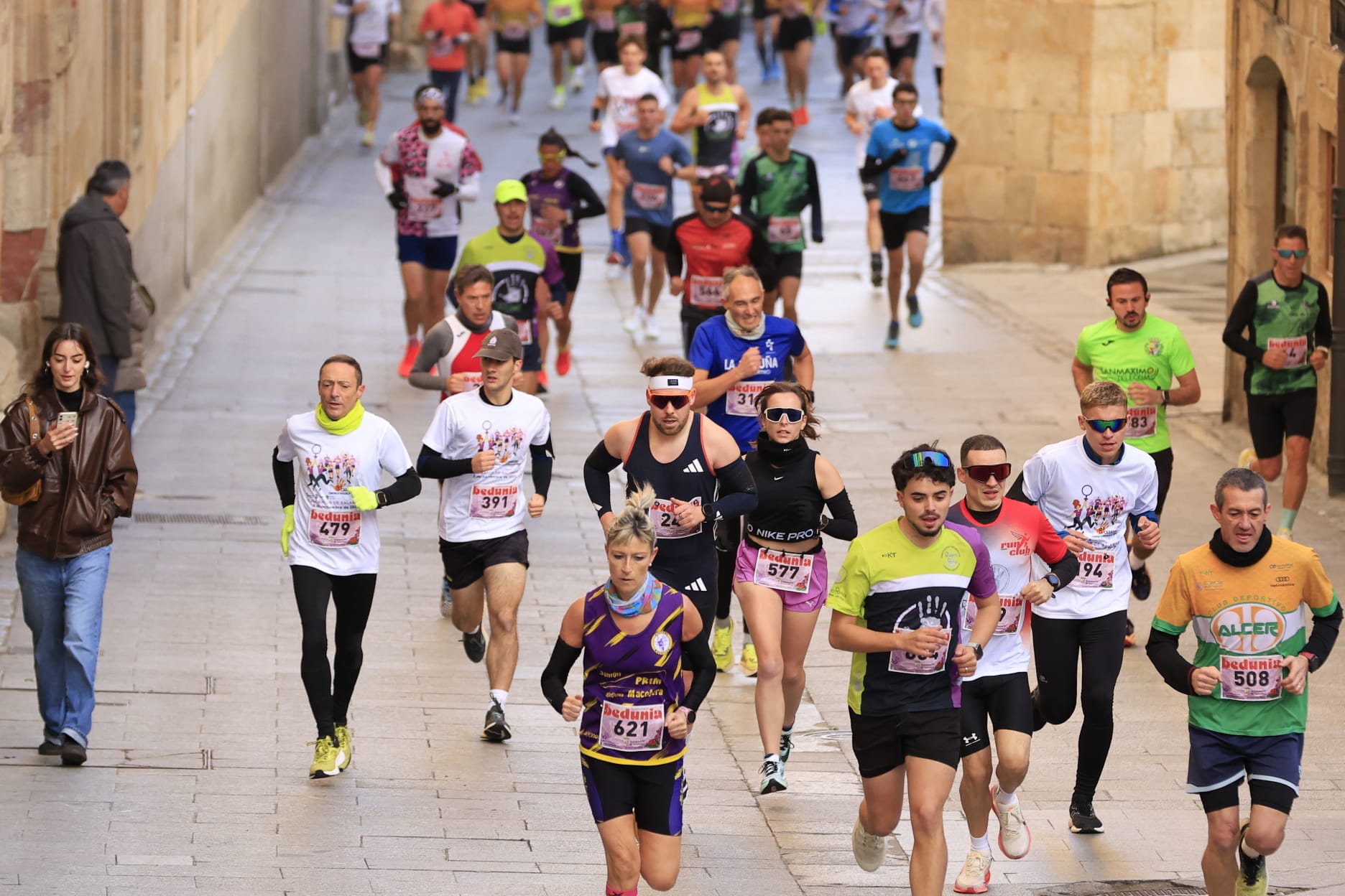La VIII Carrera y Marcha contra la Violencia de Género de Salamanca, en imágenes