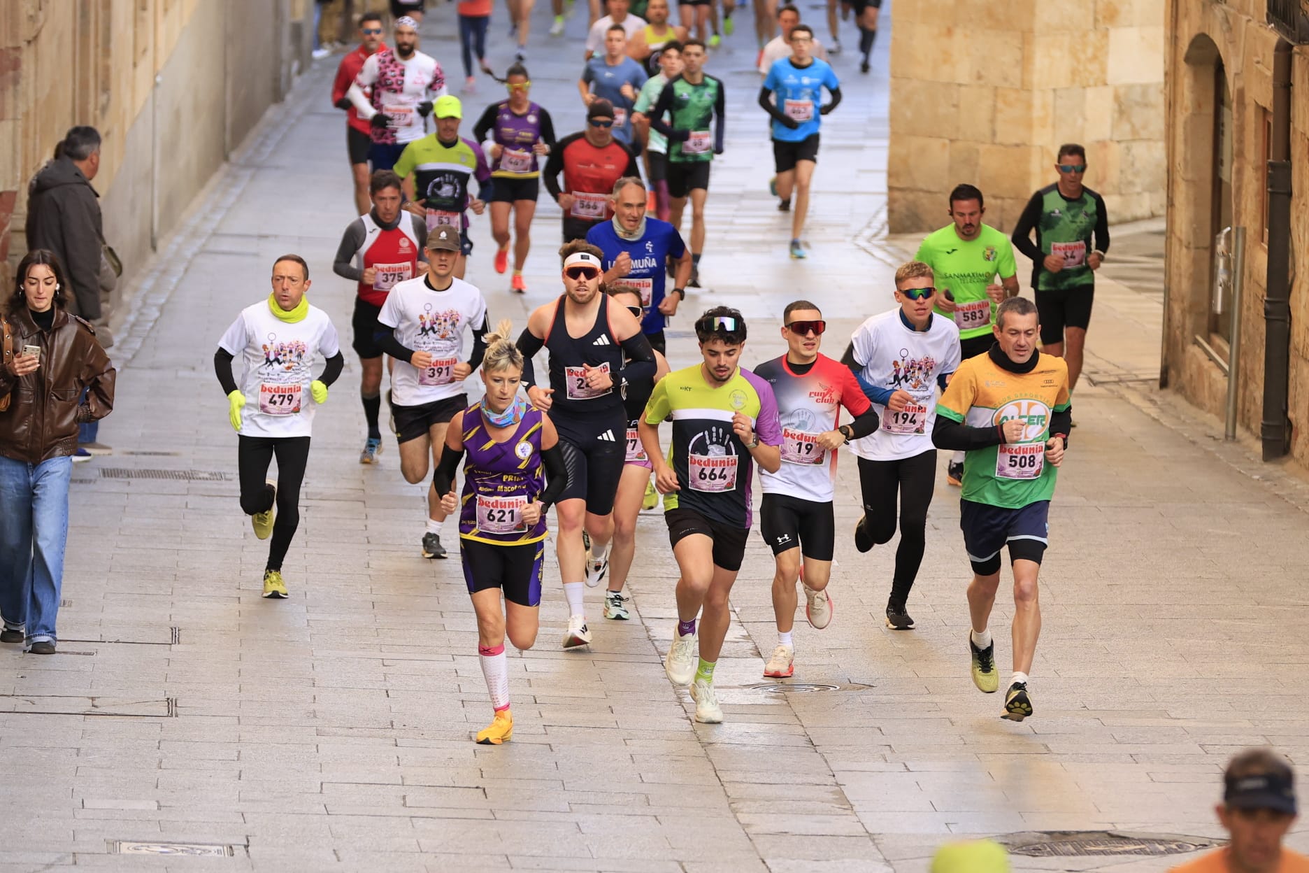La VIII Carrera y Marcha contra la Violencia de Género de Salamanca, en imágenes