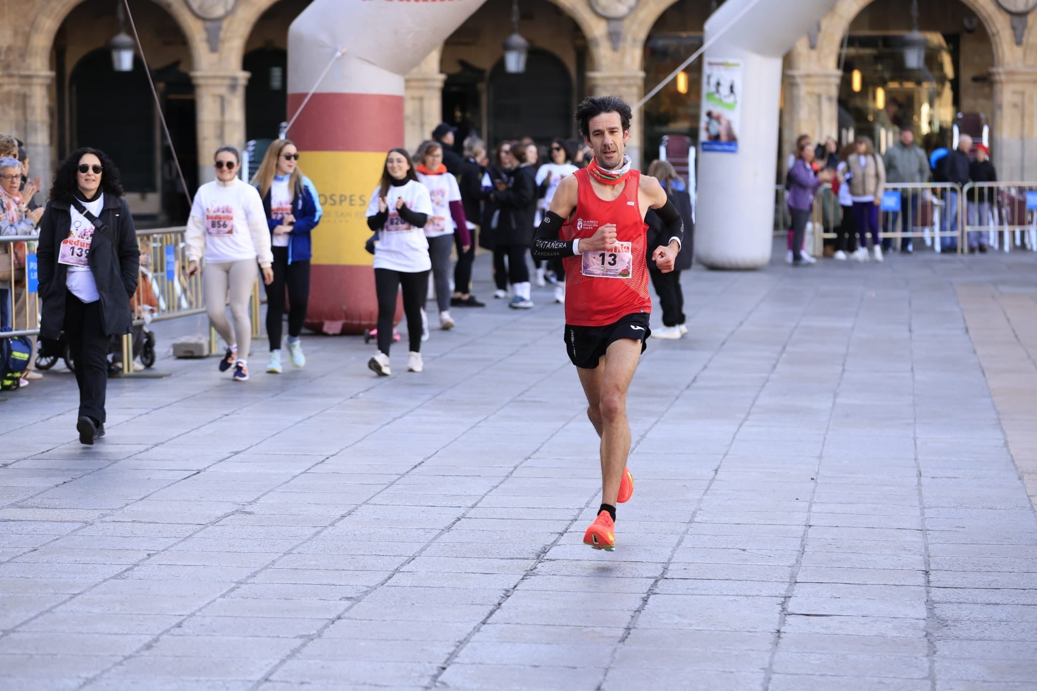 La VIII Carrera y Marcha contra la Violencia de Género de Salamanca, en imágenes