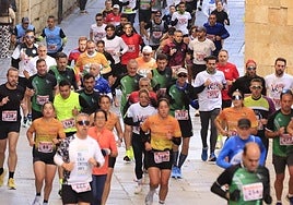 La VIII Carrera y Marcha contra la Violencia de Género de Salamanca, en imágenes