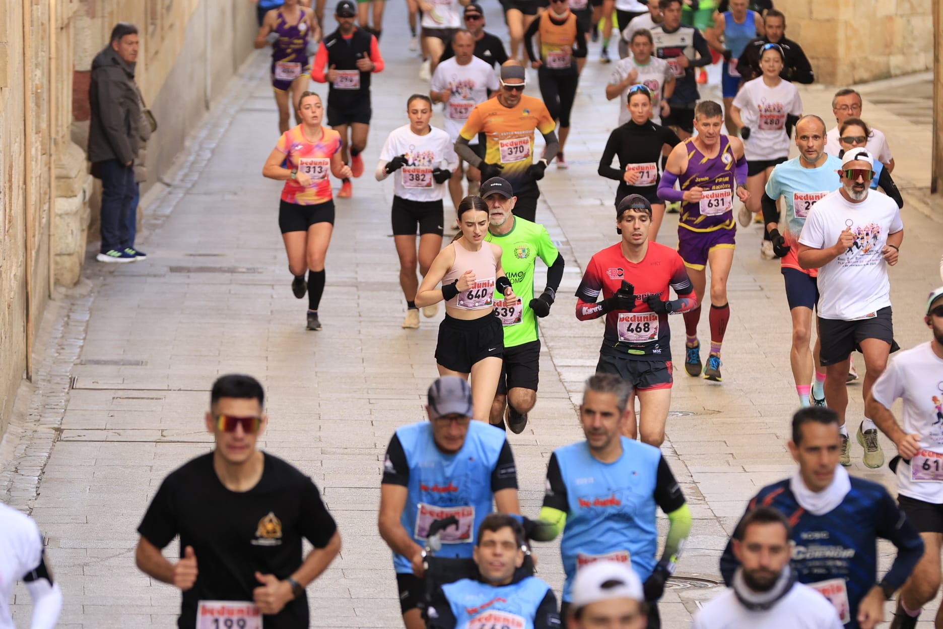 La VIII Carrera y Marcha contra la Violencia de Género de Salamanca, en imágenes