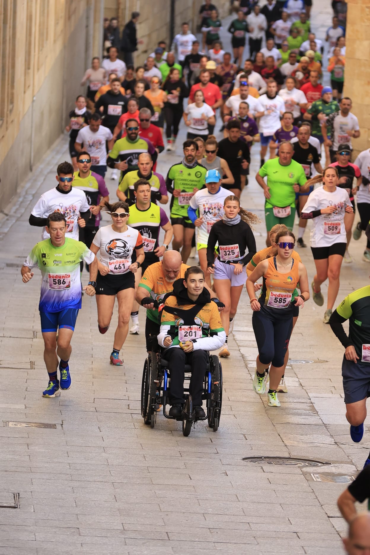 La VIII Carrera y Marcha contra la Violencia de Género de Salamanca, en imágenes