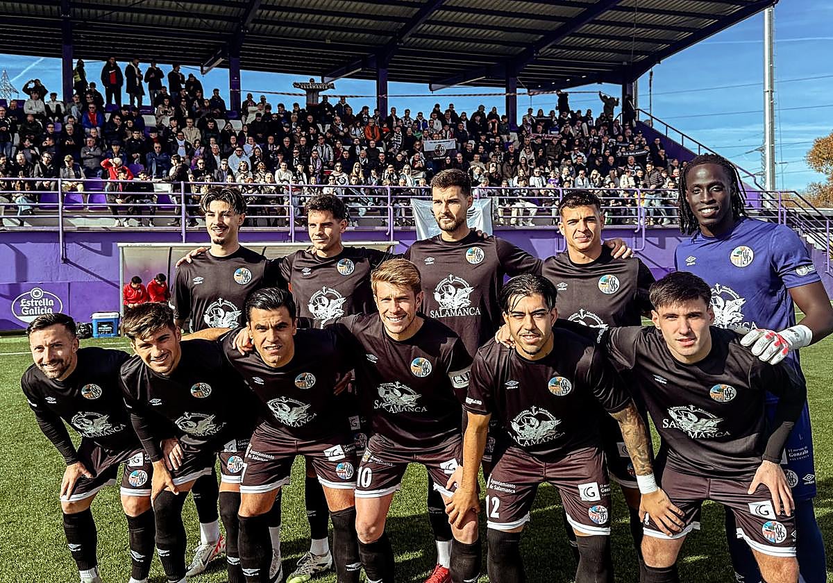 Once inicial del Salamanca UDS en el Anexo al José Zorilla, con los aficionados salmantinos en las gradas.