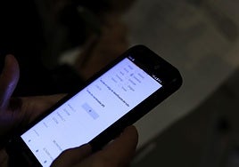 Dispositivo para controlar los tubos en los que se recogerán los datos de agentes contaminantes.