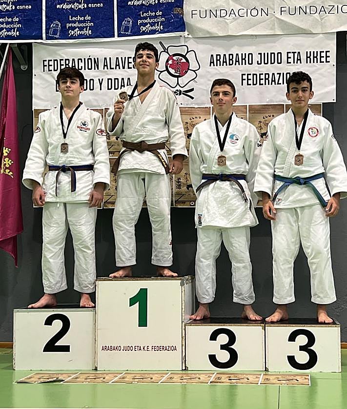 Imagen secundaria 2 - Cinco judokas infantiles del Doryoku suben al podio en Amurrio