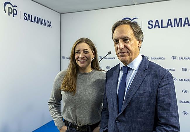 Ester Muñoz, con Carlos García Carbayo.