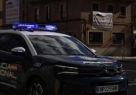 Coche patrulla de la Policía Nacional en Salamanca.
