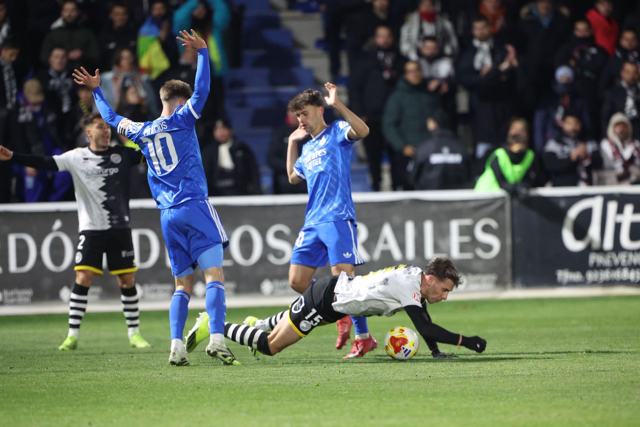 El partido entre Unionistas y el Real Madrid Castilla, en imágenes