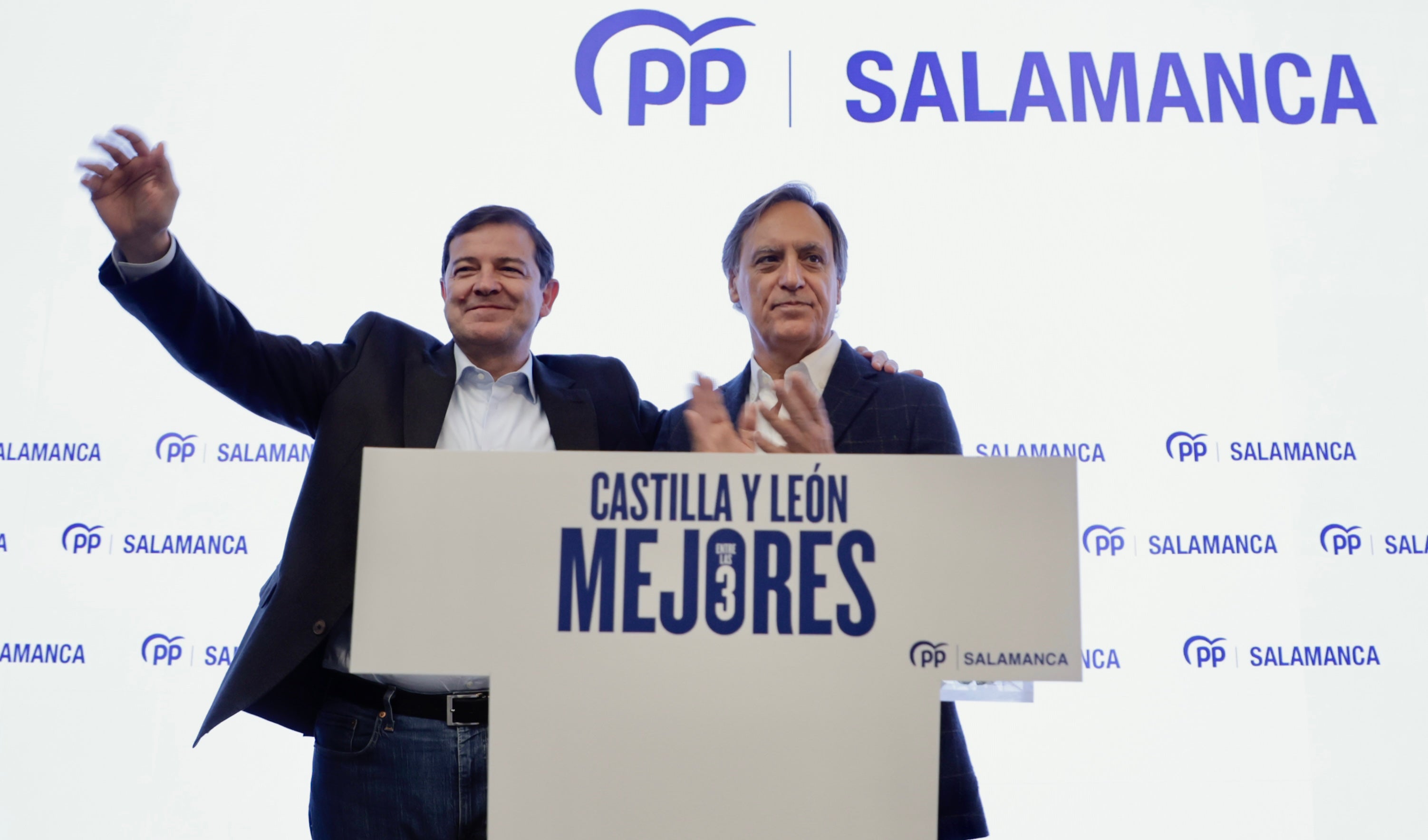 El presidente del Partido Popular de Castilla y León, Alfonso Fernández Mañueco, clausura la Junta Directiva del Partido Popular de Salamanca, junto al presidente provincial del partido, Carlos García Carbayo