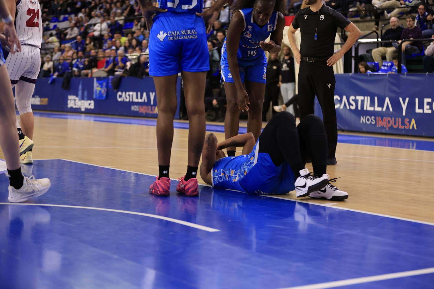 El partido Avenida - Lointek Gernika, en imágenes