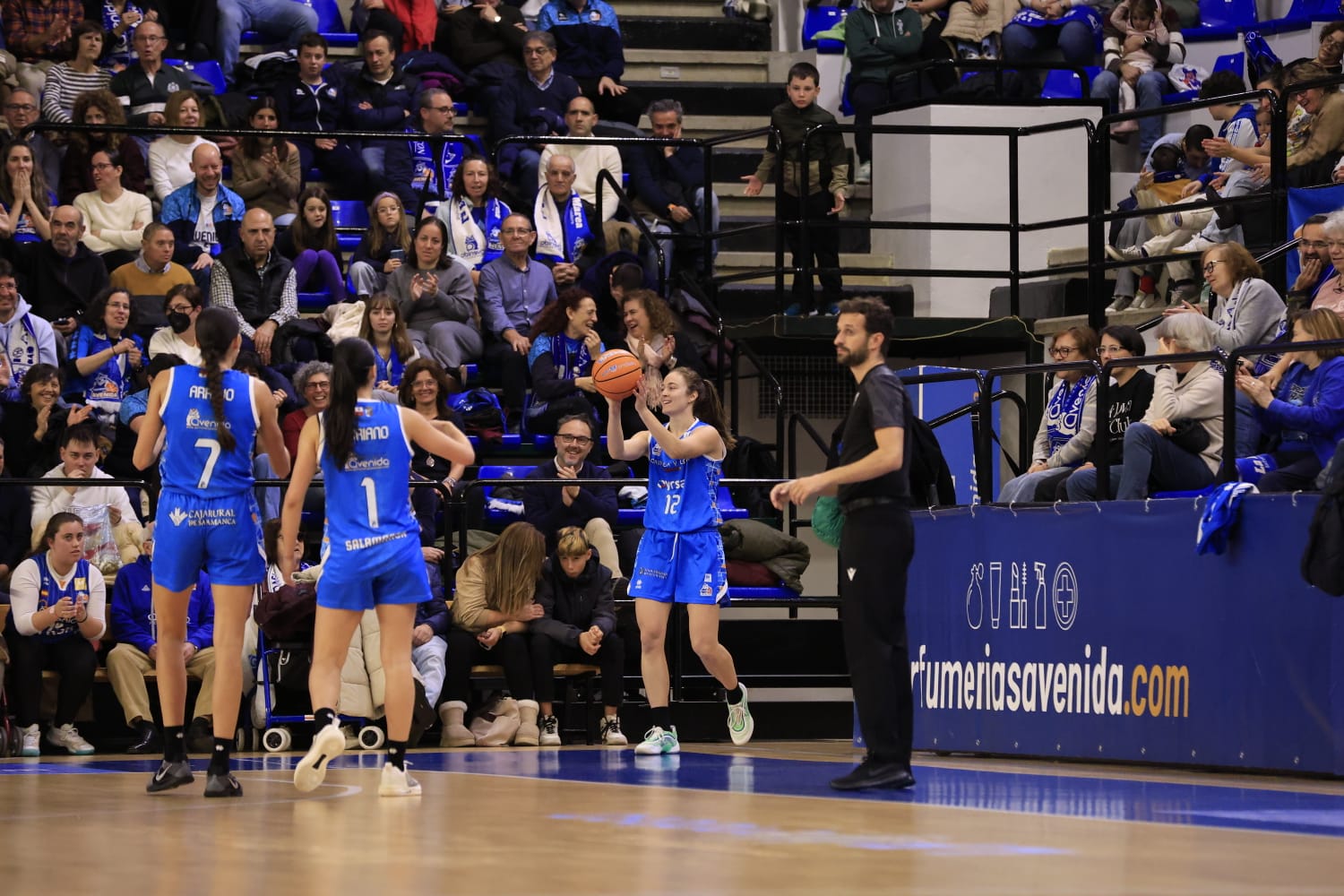 El partido Avenida - Lointek Gernika, en imágenes
