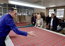 La consejera de Industria, Comercio y Empleo, Leticia García en Béjar.