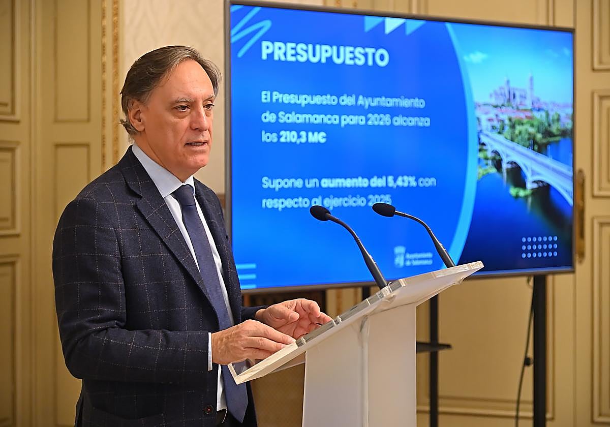 El alcalde de Salamanca, Carlos García Carbayo, en la presentación del presupuesto municipal