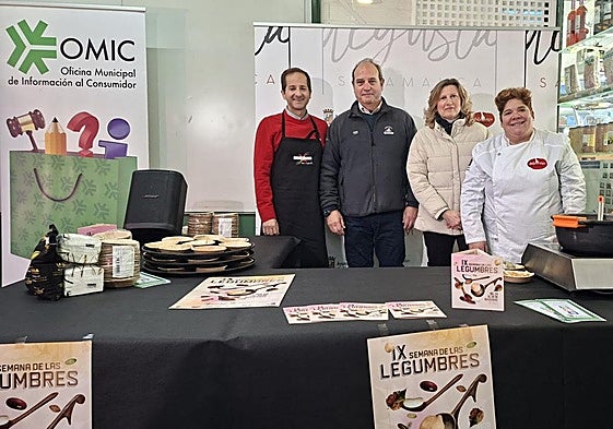 La cocinera Leticia Martín, del Restaurante Estoril, ha sido la encargada de elaborar varias recetas a base de legumbres de la comarca armuñesa.
