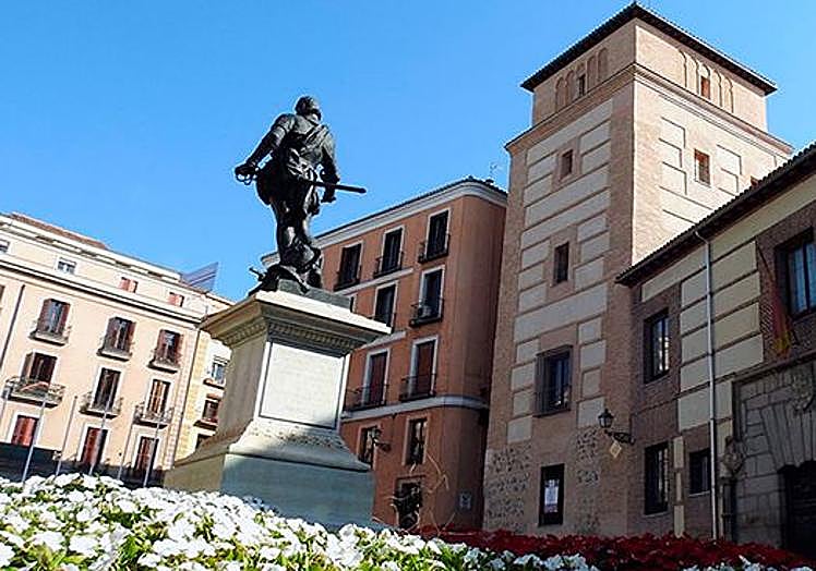 Conjunto monumental de la Casa y Torre de los Lujanes, emplazado en la Plaza de la Villa (Madrid).