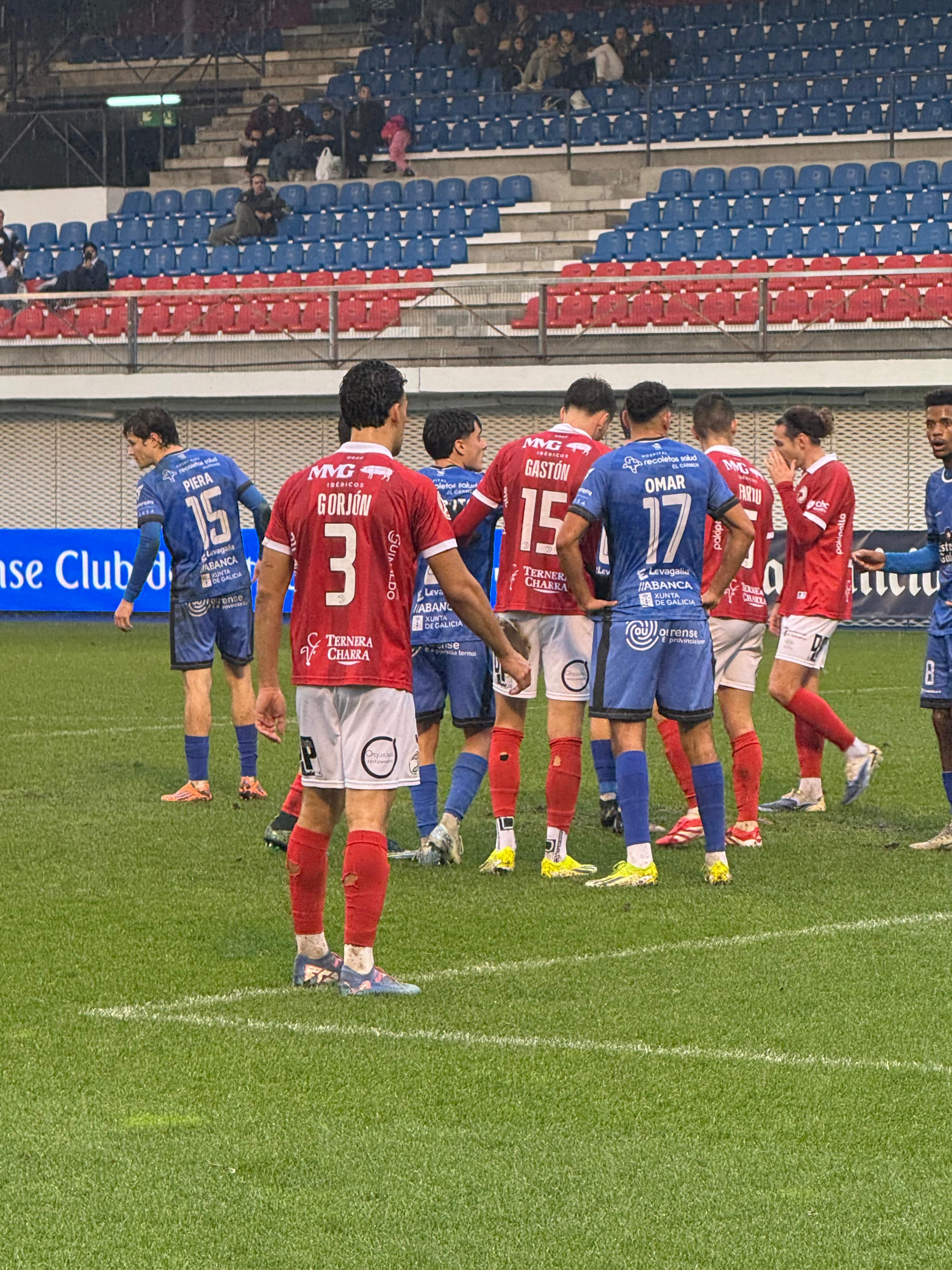 El partido entre Unionistas y el Ourense CF, en imágenes