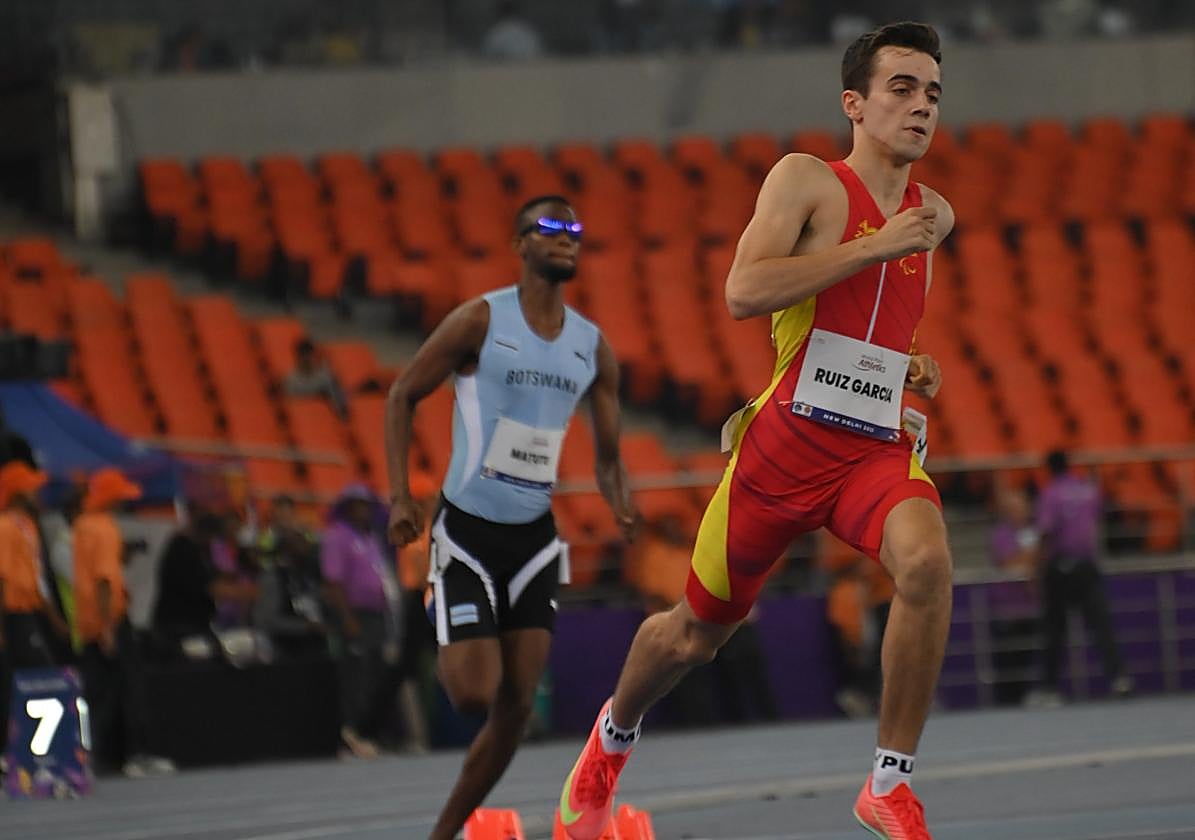 El atleta salmantino Diego Ruiz cierra 2025 como número uno del Mundo en 400 metros