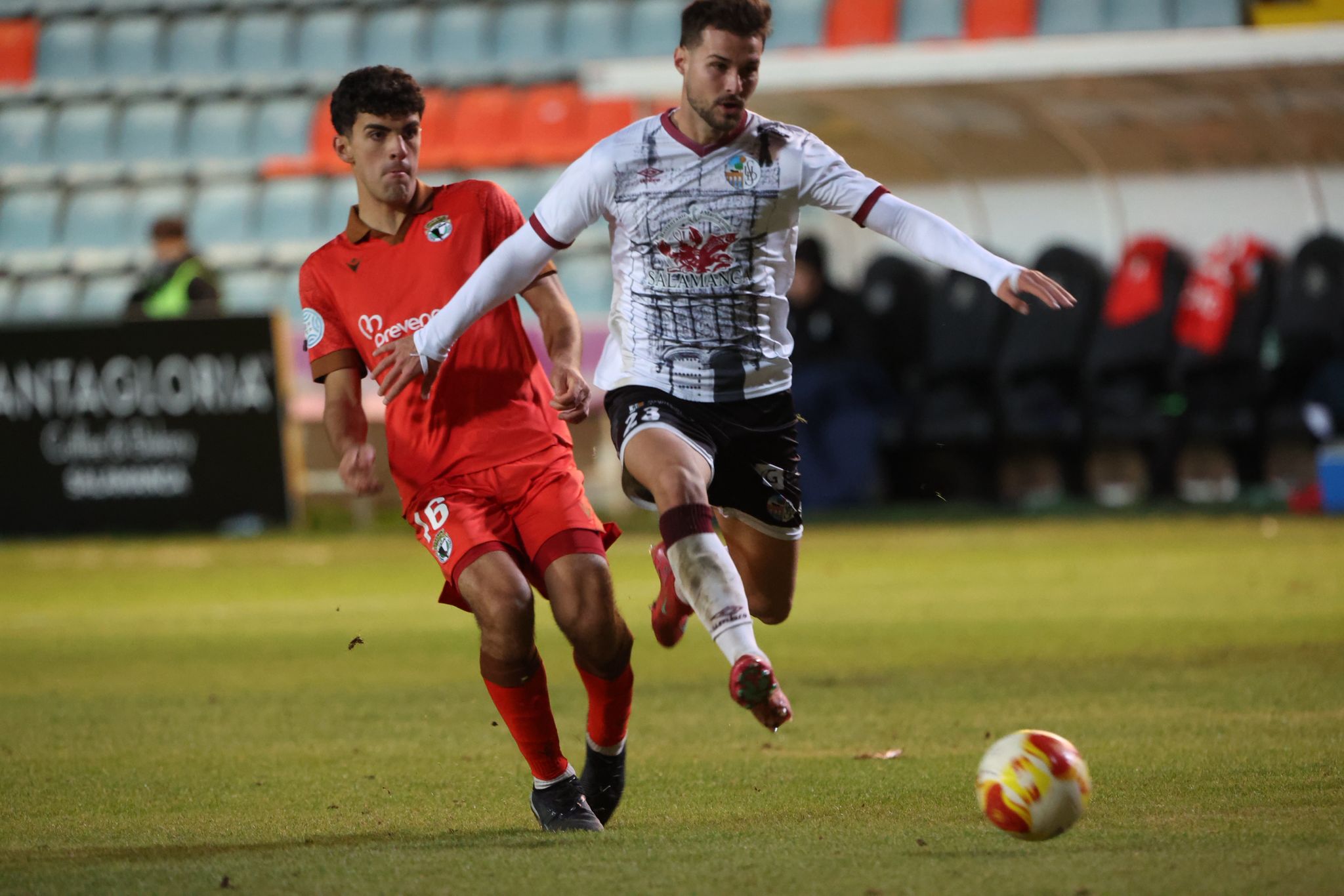 El partido entre el Salamanca CF UDS y el Burgos B, en imágenes