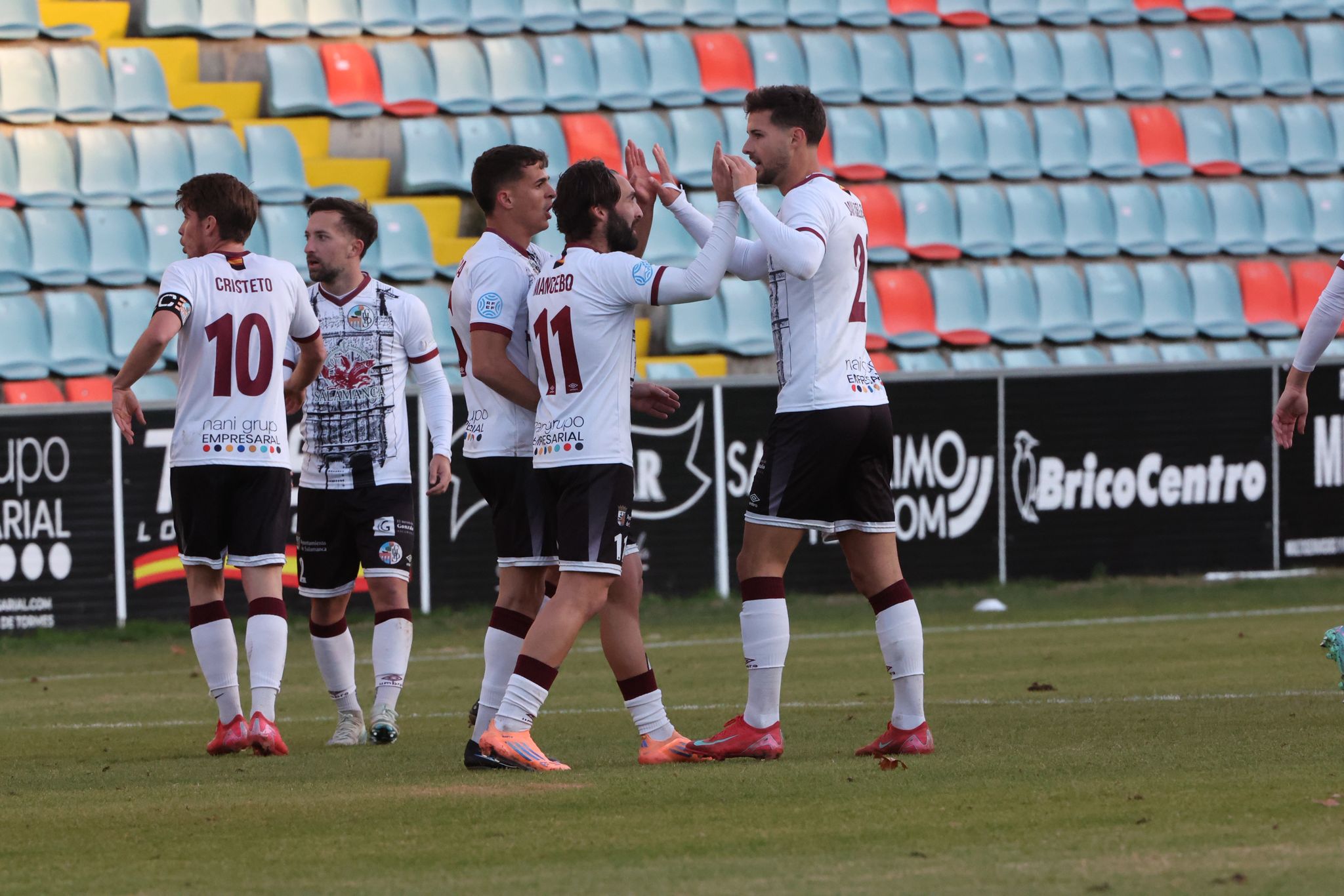 El partido entre el Salamanca CF UDS y el Burgos B, en imágenes