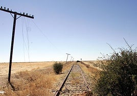 Tendido de la antigua línea férrea de la Vía de la Plata.