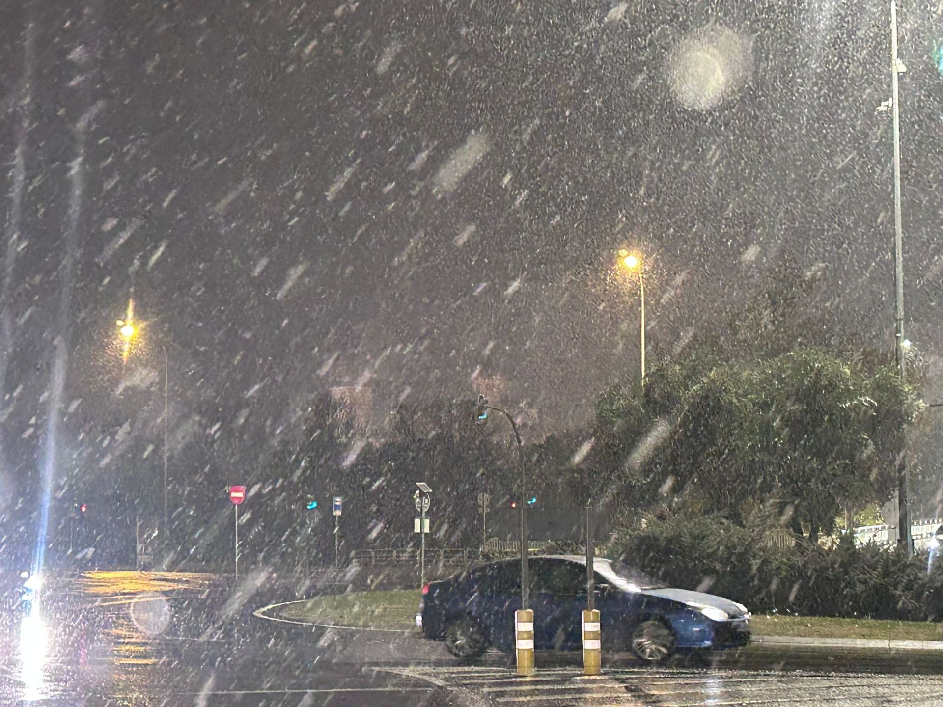 Una fuerte nevada en Salamanca sorprende a la capital y la cubre con gruesos copos