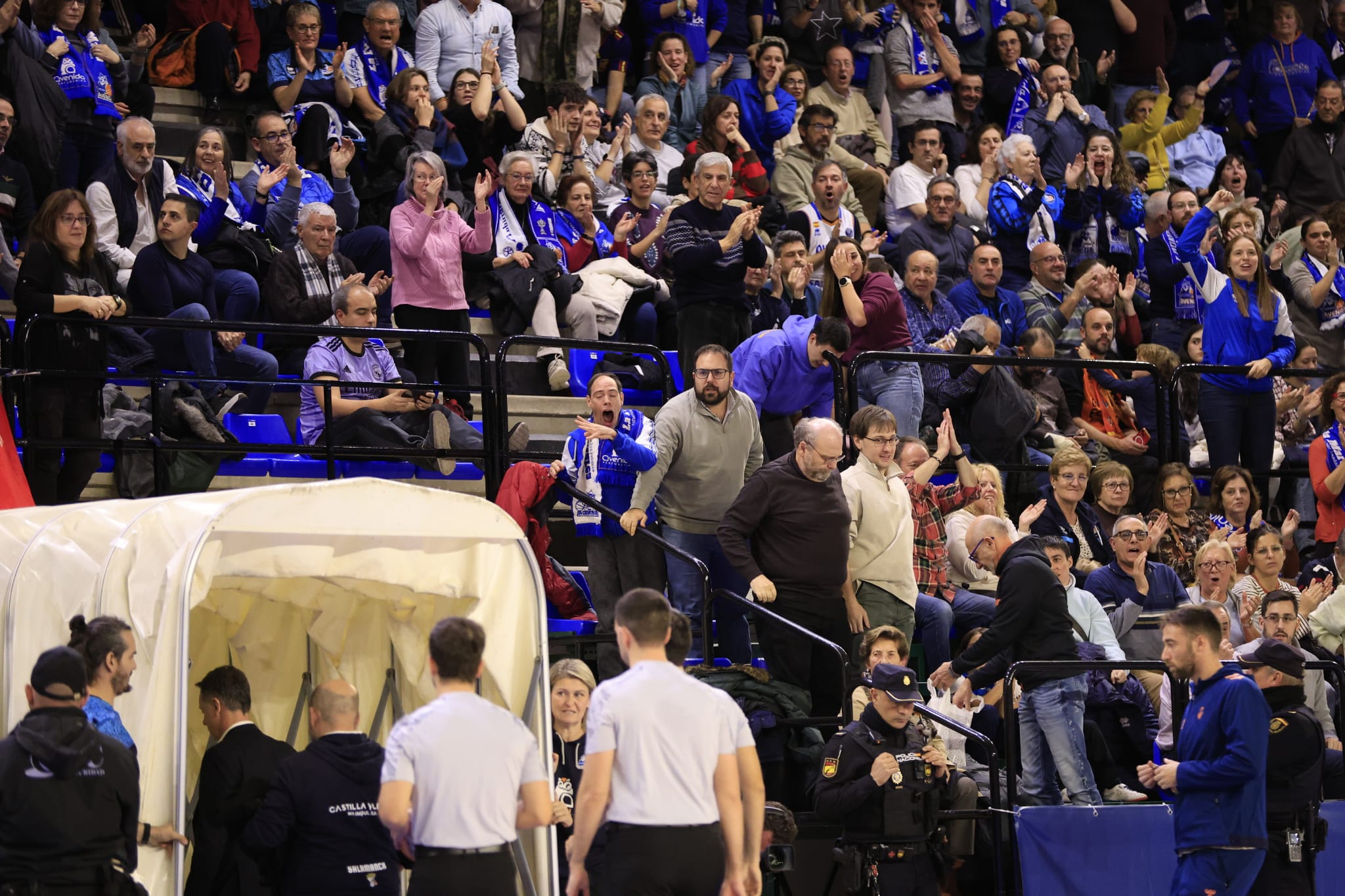 El partido entre Avenida y Valencia Basket, en imágenes