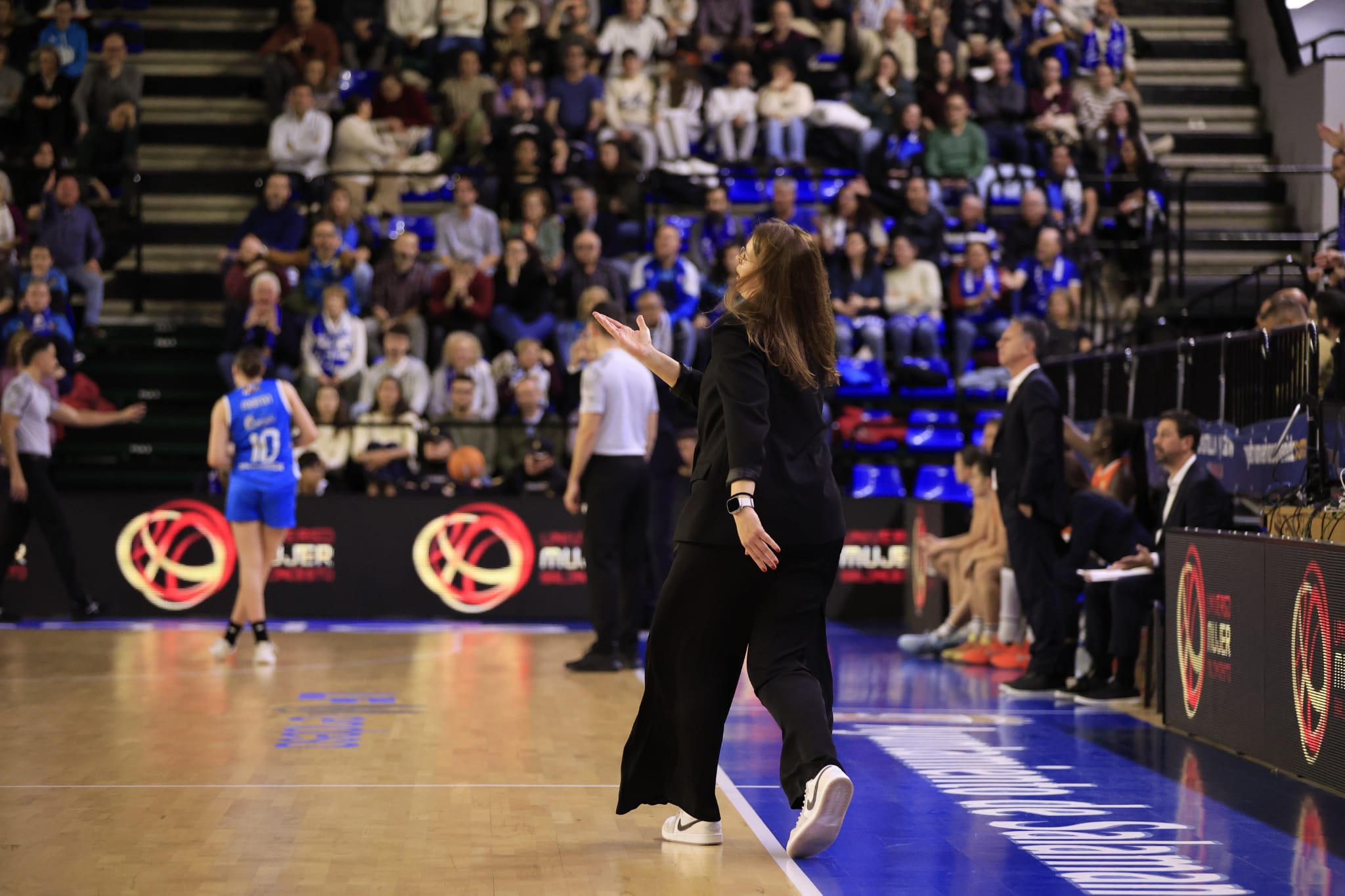 El partido entre Avenida y Valencia Basket, en imágenes