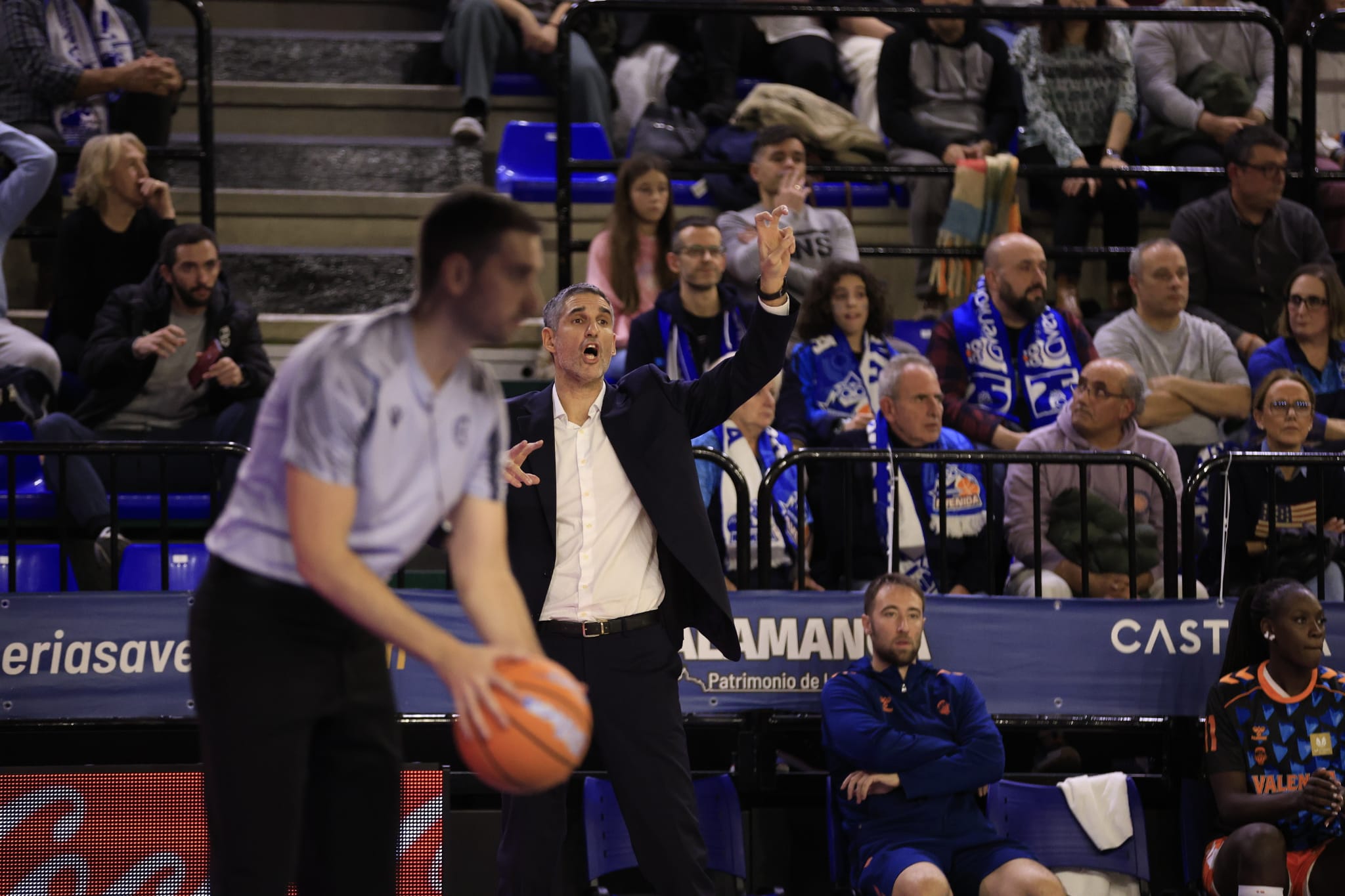 El partido entre Avenida y Valencia Basket, en imágenes
