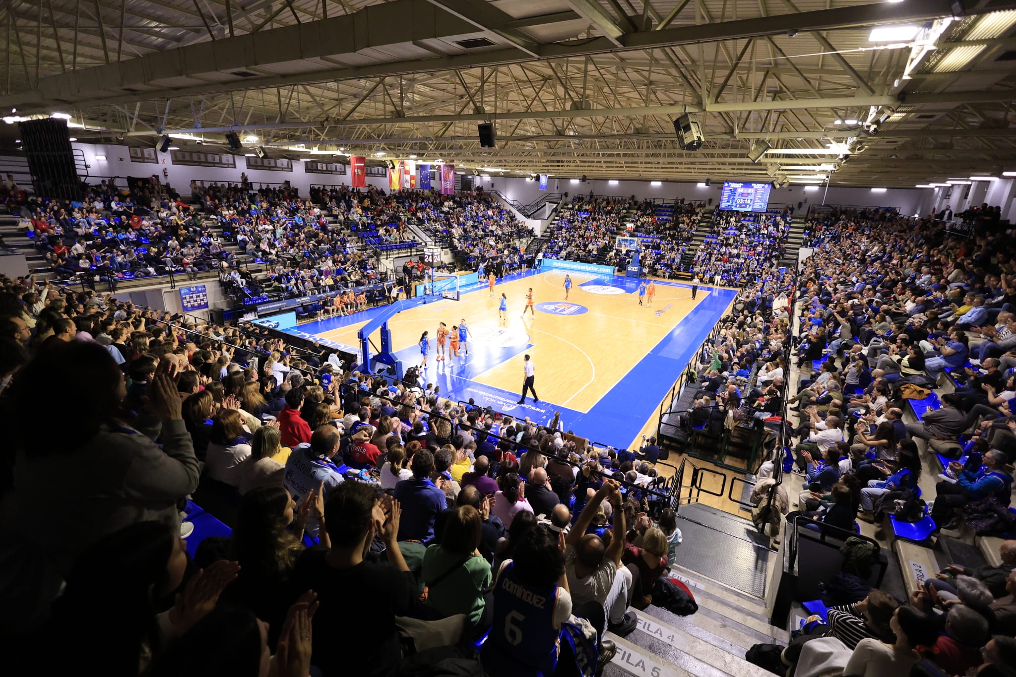 El partido entre Avenida y Valencia Basket, en imágenes