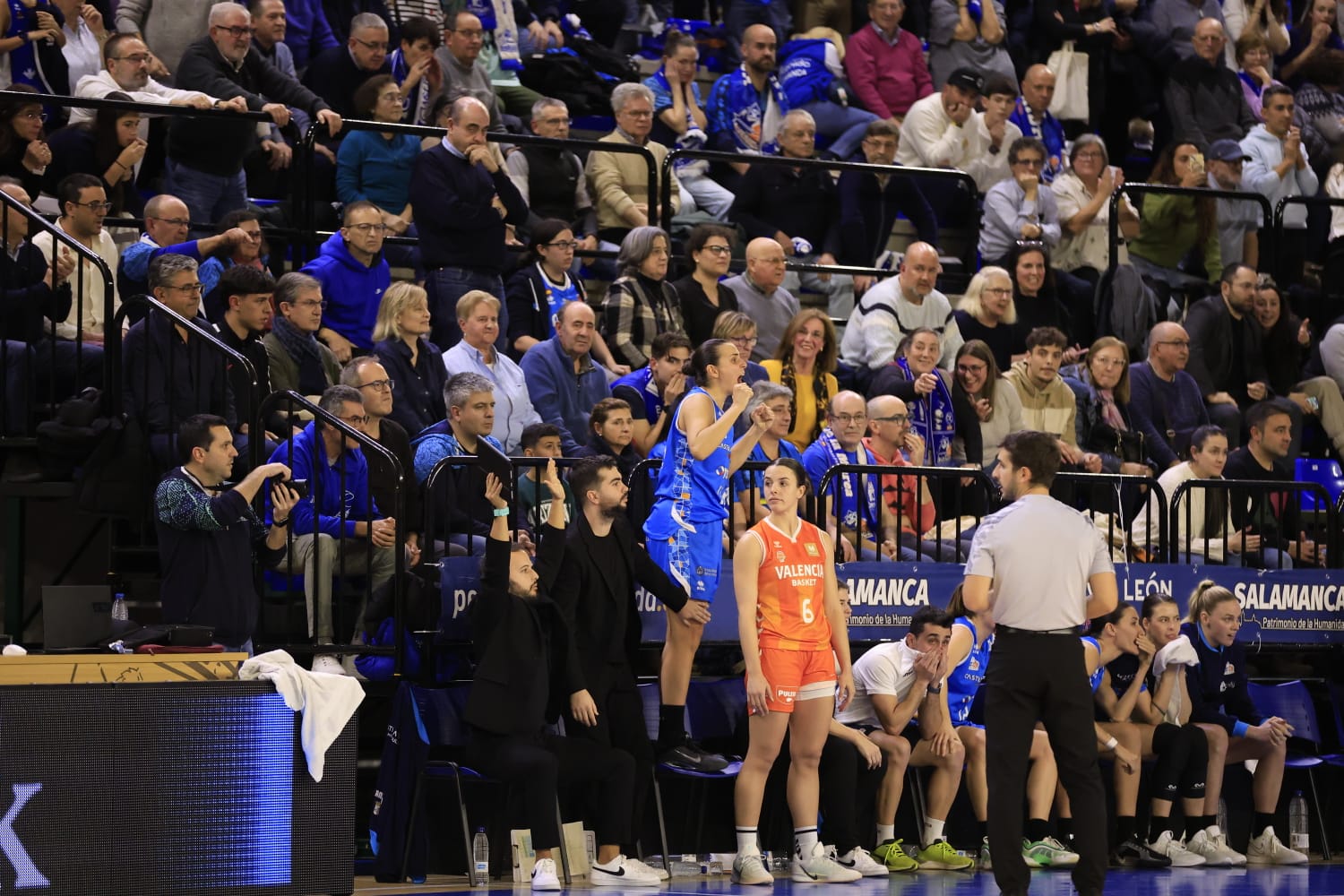 El partido entre Avenida y Valencia Basket, en imágenes