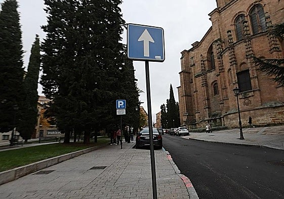 Así ha quedado la calle del Rosario con asfalto.