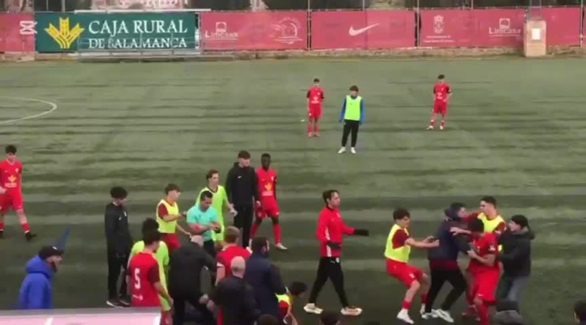 Pelea de 50 personas en un partido de fútbol provincial en Salamanca