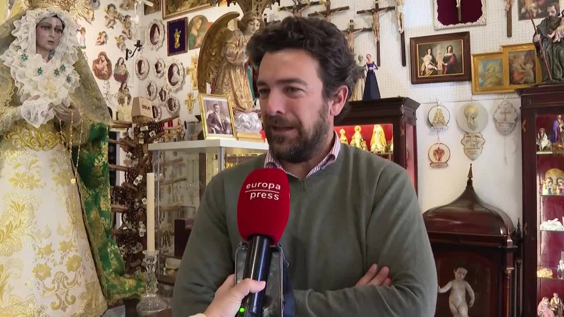 Las cererías andaluzas trabajan “duro” para responder al incremento de nazarenos