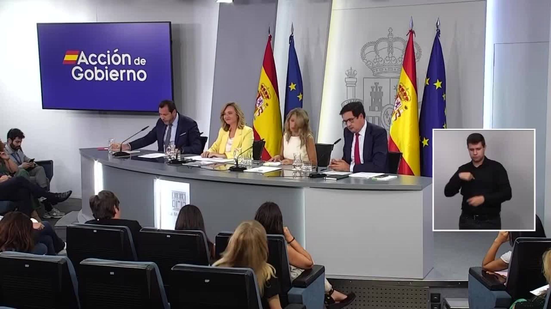 El último Consejo de Ministros antes de las vacaciones amplía el permiso por nacimiento