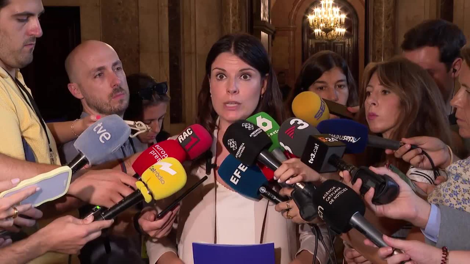 Sales (Junts) "suspende" al Govern de Illa un año después de su investidura