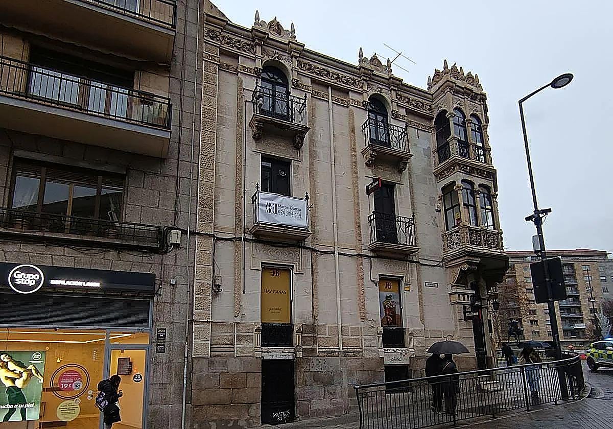 el-edificio-nico-en-el-centro-de-salamanca-que-empieza-su-reforma-tras