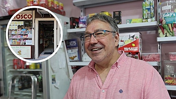 El mítico quiosco azul de Salamanca que se reinventa para no cerrar: «Ya no hay niños, vienen los mayores»