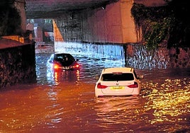 An der Zufahrt nach Puerto Banús steckten mehrere Fahrzeuge fest.