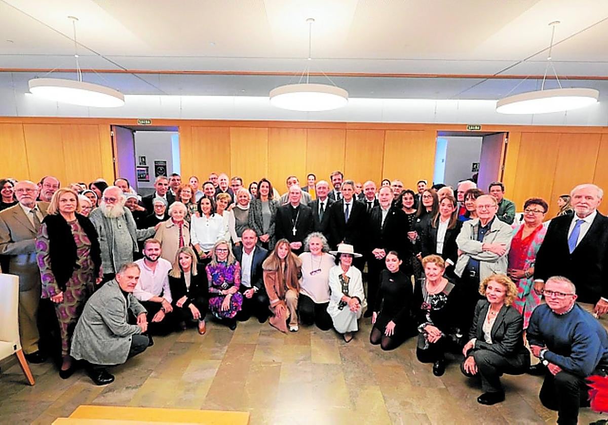 Weihnachtliche Kunst für wohltätige Zwecke bei traditioneller Postkarten-Aktion