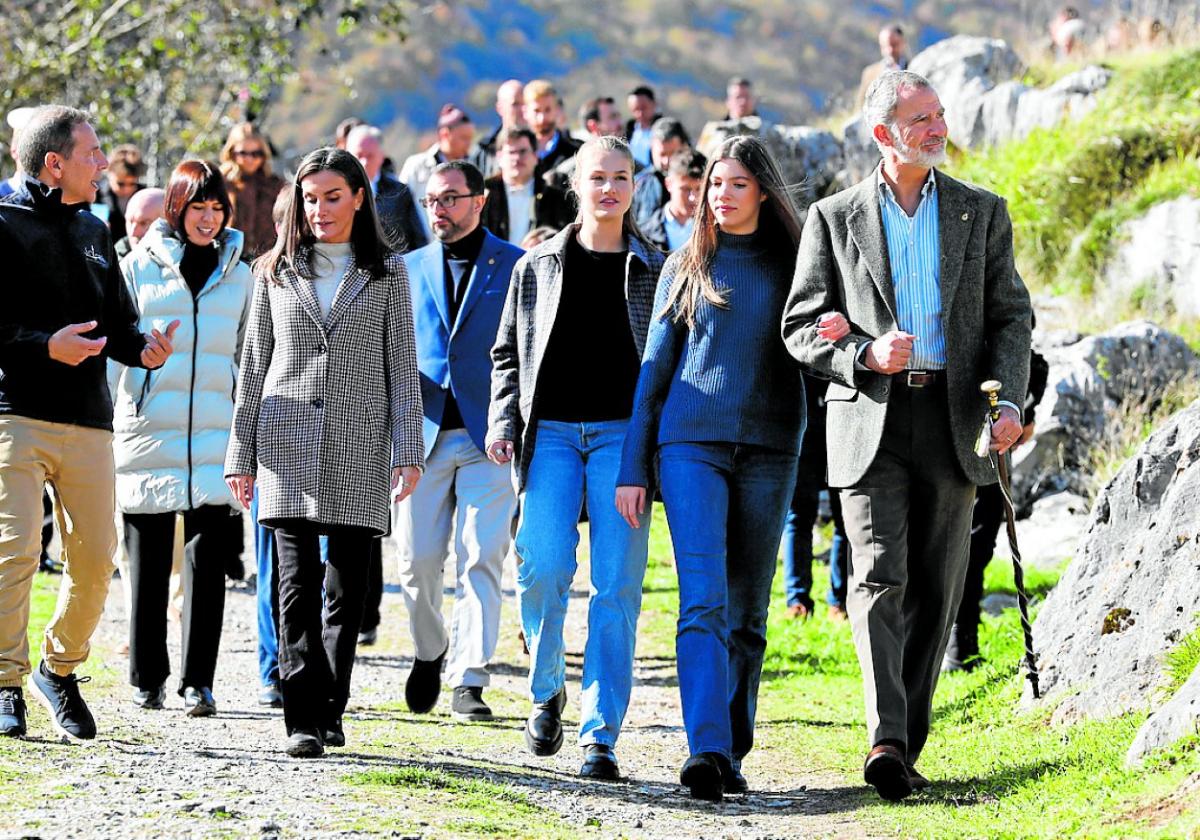 Königsfamilie Ende Oktober in Sotres (Asturien): Harmonie nur Fassade?