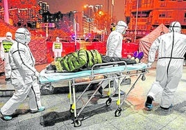 Person mit Covid am 25. Januar 2020 in Wuhan: Ursprung bis heute nicht abschließend geklärt.