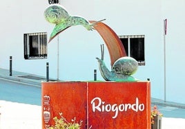qWahrzeichen.Die Schnecke ist eines der Wahrzeichen von Riogordo, dem Anfang dieser Route.