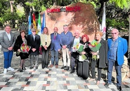 Die Entdecker der Höhle mit Politikern und Vertretern des Patronats nach dem Festakt.